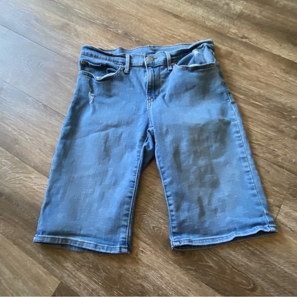 Levis Shorts Women’s Size 30 Blue Jean Distressed - Picture 1 of 13